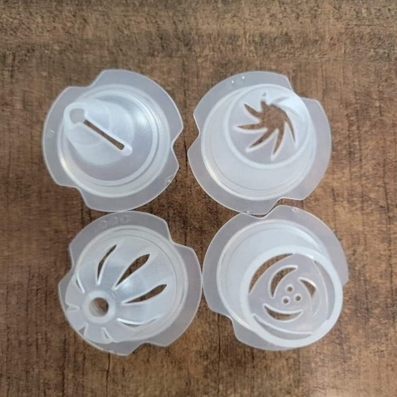 Tupperware Decorator Bag with 4 Tips - Picture 3 of 5